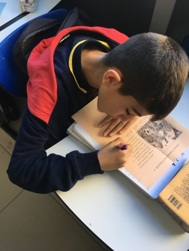 5. Sınıflar Türkçe dersinde Hikaye Tamamlama etkinliği yapıldı. Seçilen en güzel hikaye asıldı.