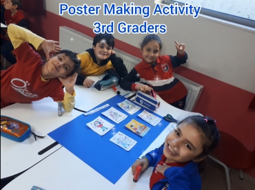 Third graders have prepared their English posters excitedly.
