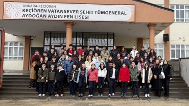 “8. sınıf öğrencilerimizle Keçiören Fen Lisesi’ni ziyaret ettik. Bir zamanlar buraya uğurladığımız öğrencilerimizin bugün bizi karşılaması, hayallerin emekle nasıl gerçeğe dönüştüğünün en güzel kanıtıydı. LGS 2026 tayfa , sıradaki başarı hikâyesi si