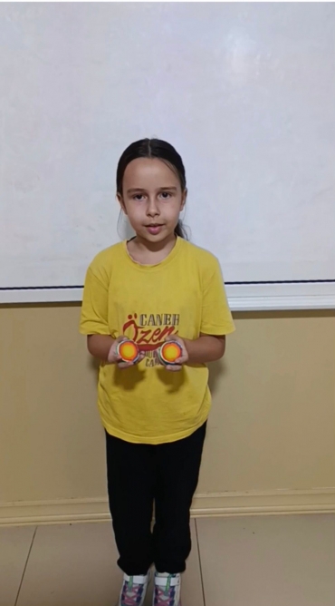 3/B sınıfı öğrencileri Fen Bilimleri dersinde Dünya'nın katmanları konusunu model ile göstererek sunum yaptılar.
