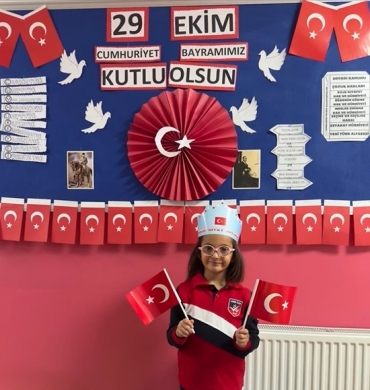 6 yaş A grubu öğrencilerimiz Cumhuriyetimizin 101. yaşını coşku ile kutladılar.