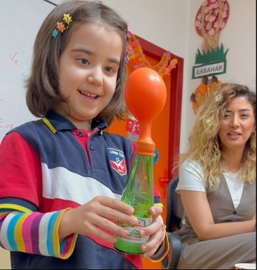 6 yaş B grubu öğrencilerimiz; deney, gözlem ve keşiflerle öğrenirken eğleniyor, yaparak ve deneyimleyerek kalıcı öğrenme sağlıyorlar ?✨