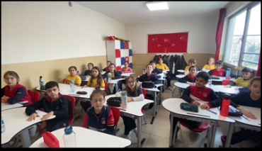 Our 4th grade students at Caner Özen College practiced rhyming words ending with “-tion” in their English class. ? They improved their vocabulary while discovering sound patterns in a fun and engaging way. ?✨  We are happy to share this enjoyable a