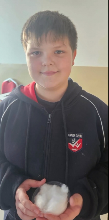 6.sınıflarımızla Fen Bilimleri dersinde çimlenme çalışması yaptık.