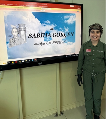 3/C sınıfı öğrencileri Hayat Bilgisi dersi “Yaptığı Çalışmalarla Ülkemize Katkıda Bulunmuş Kişiler” konusu için her bir kıymetli ismin hazırlığını yapıp sınıf arkadaşlarına sundular. ???️??✈️?