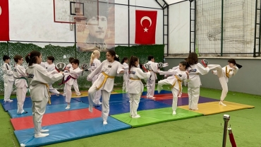 19 Mayıs Atatürk’ü Anma Gençlik ve Spor Bayramı Töreni Taekwondo Gösterisi