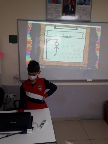 " Hang Man" is  one of the popular games in our English lessons in Class 3A.